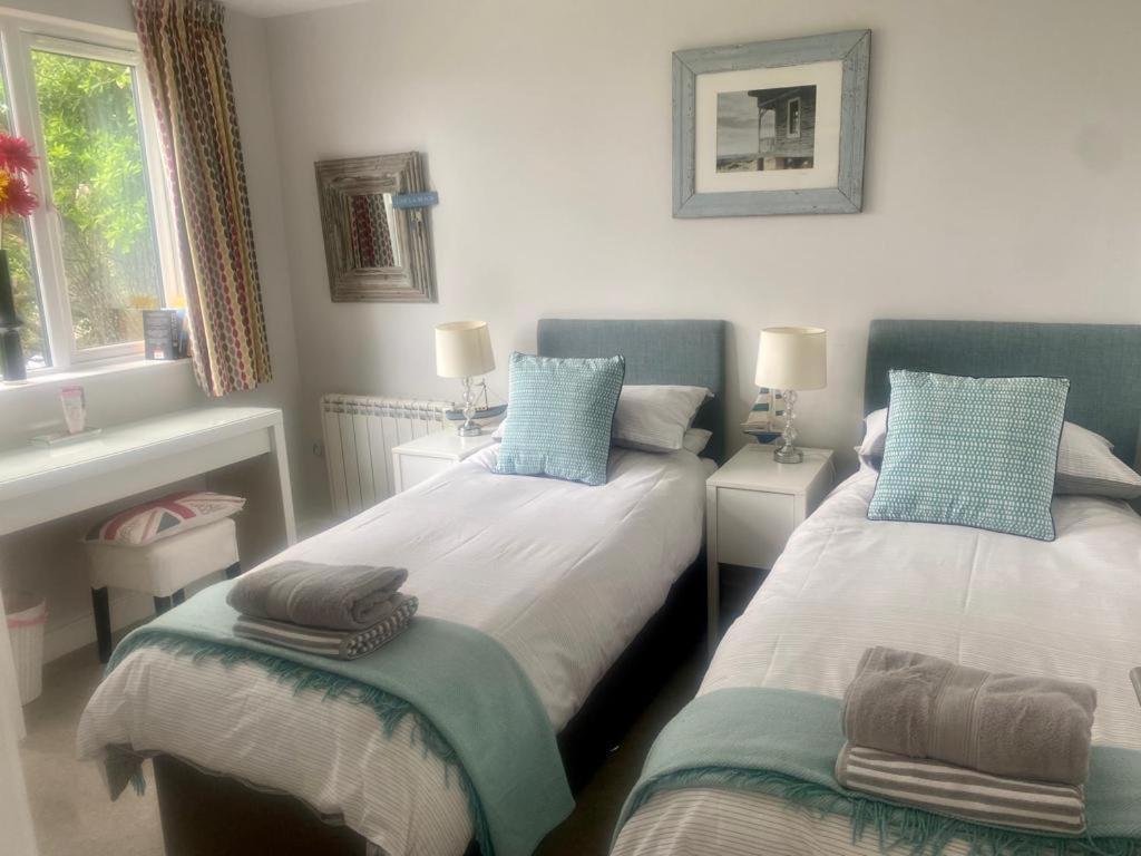 2 Bedroom Cottage Sleeps 4 With Hot-Tub, & Shared Pool Use Sennen Extérieur photo