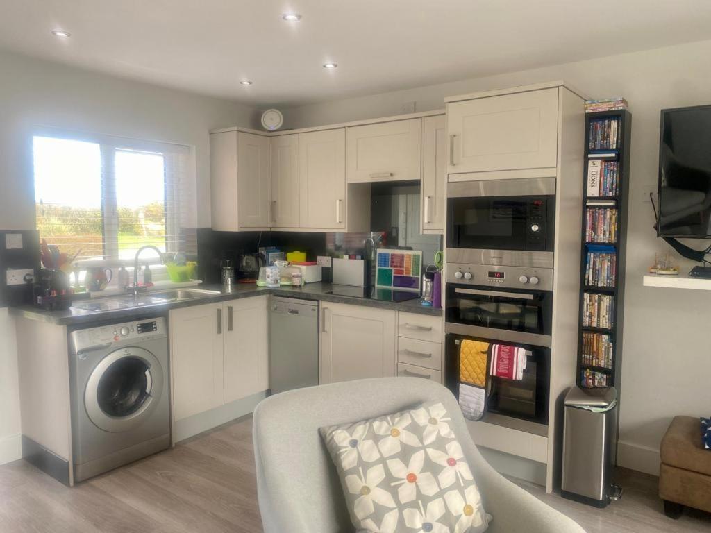 2 Bedroom Cottage Sleeps 4 With Hot-Tub, & Shared Pool Use Sennen Extérieur photo