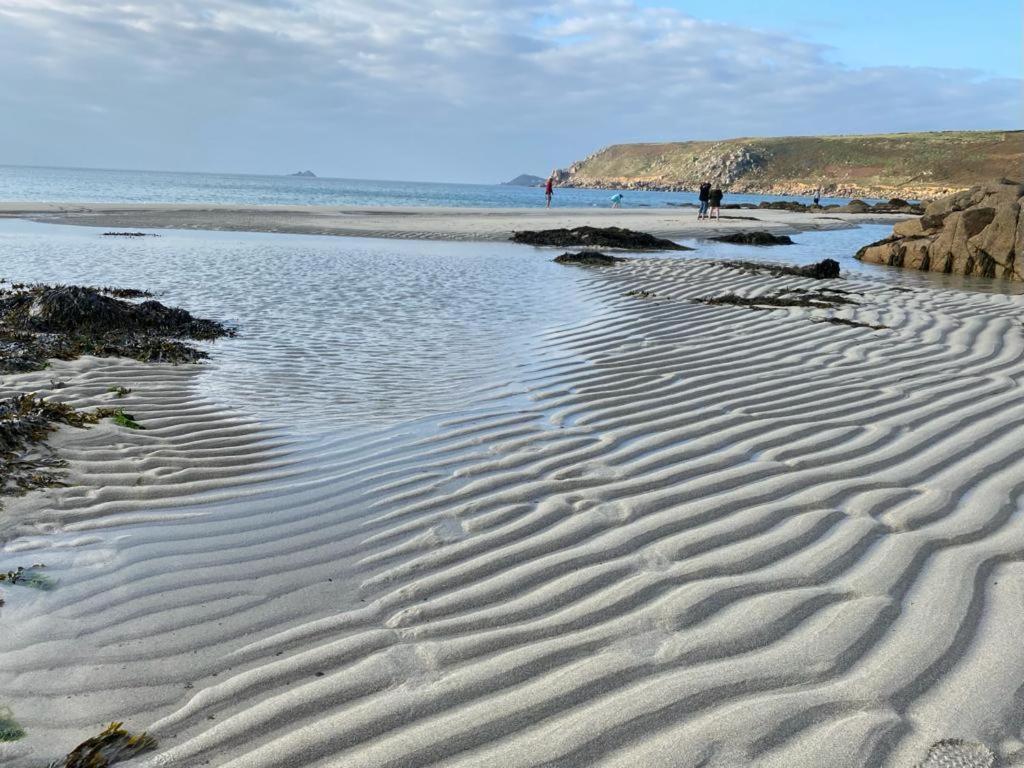 2 Bedroom Cottage Sleeps 4 With Hot-Tub, & Shared Pool Use Sennen Extérieur photo